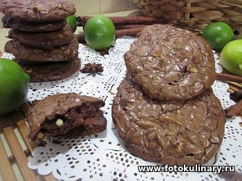 Печенье два шоколада с орешками