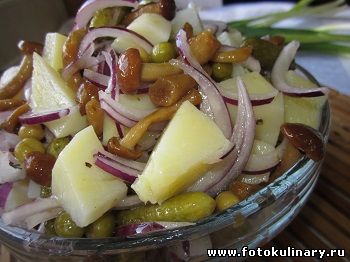 Салат картофельный с маринованными грибами