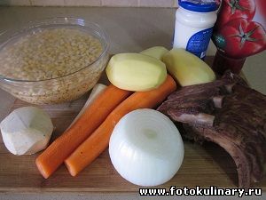 Суп гороховый с копчеными ребрышками и плавленым сыром 