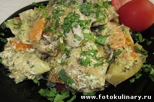 Курица тушёная в горшочке с овощами